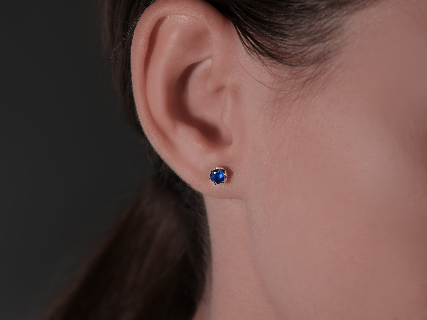 עגילי ספיר עם 6 שיניים 0.4 קראט 18 קראט